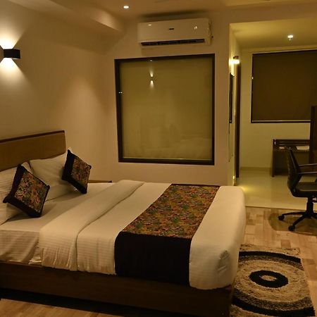 The Orange Zest Hotel Vithalpur Exterior photo
